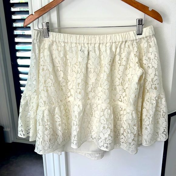 LIKELY brand off the shoulder cream peplum lace top size 4 - Picture 2 of 3